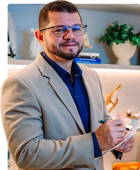Dr. Elvis Landy - Médico Ortopedista Especialista em Coluna